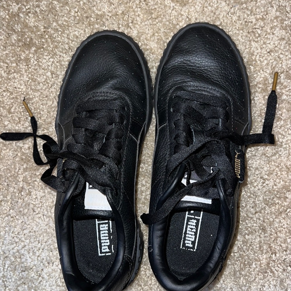 Black puma low tops